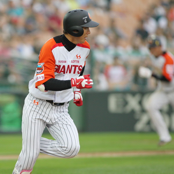 이승화 선수의 번트안타로 1득점